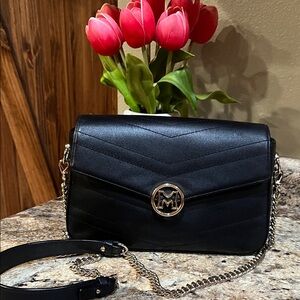 Metrocity Neo Luce V- quilting cross and shoulder bag made of cowhide leather